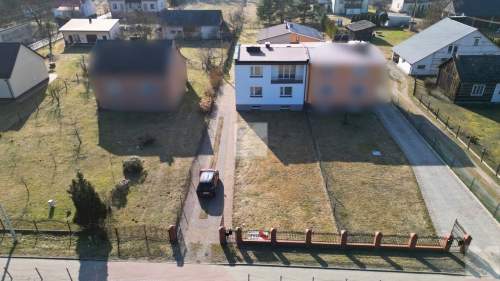 Przestronny dom typu kostka z garażem i tarasem
