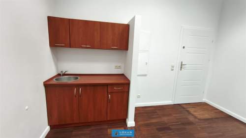 Biuro 77 m2, 3 pokoje, parking, klimatyzacja