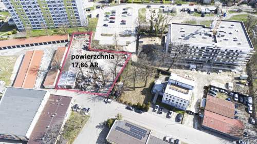 Hala 300 m z Ogrodzonym Placem 17,86 ar