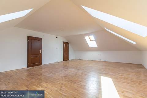 Pychowice, przestronny dom 260 m2, działka 8 ar