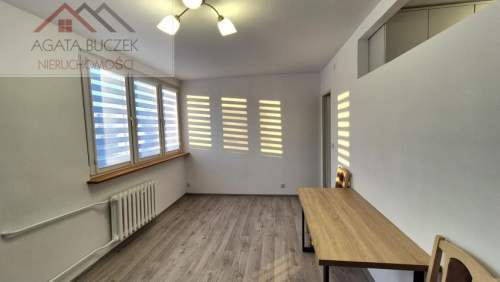 Kawalerka, osobna kuchnia, balkon, dobre miejsce
