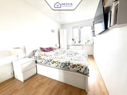 2-pok z oddzielną kuchnią . Balkon, piwnica.
