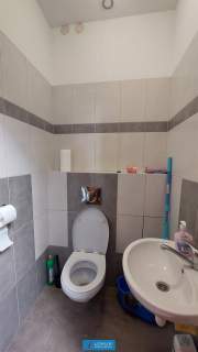 Lokal handlowo-usługowy 100 m2 parter