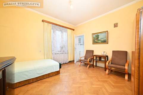Przedwojenne mieszkanie 3,3 m wysokości