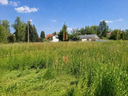 Teren inwestycyjny - centrum Łomianek ul. Agawy