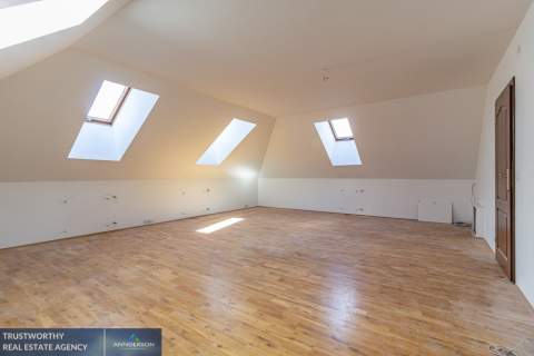 Pychowice, przestronny dom 260 m2, działka 8 ar