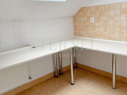 Przestronna siedziba firmy   350 m2 blisko centrum