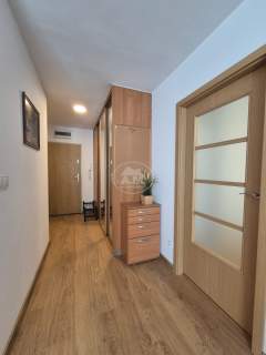Gaj, Duży balkon, Piwnica, Umeblowane