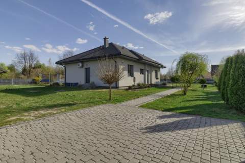 Nowoczesny dom w Radziejowicach   3000m2 działki.