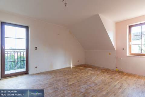 Pychowice, przestronny dom 260 m2, działka 8 ar
