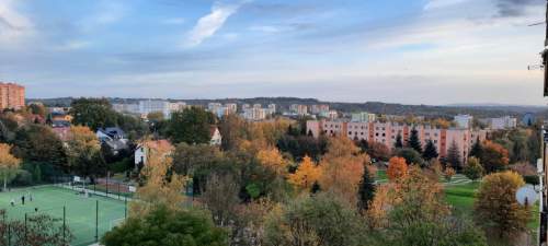 Wyremontowane mieszkanie 3-pok. z ciekawą panoramą.