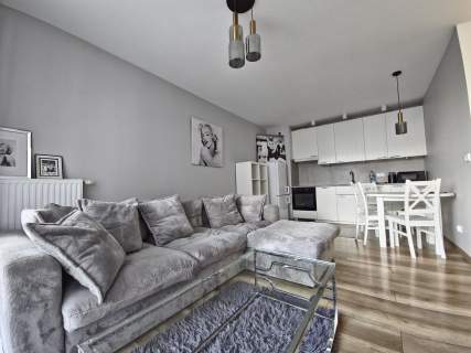 Mieszkanie 4 pokoje, 3 sypialnie, garaż, 2 łazienki, balkon