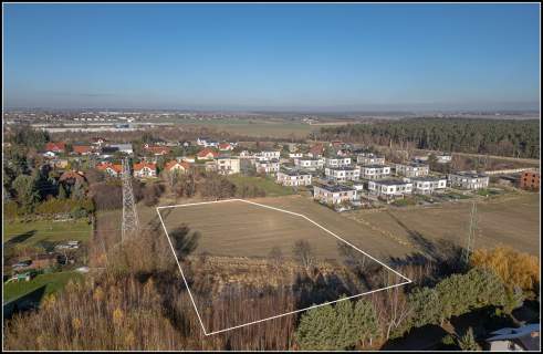 Teren rolniczy z rowem melioracyjnym, linia 220 kV i 110 kV