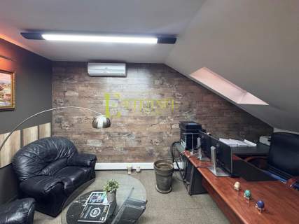 Przestrzenny lokal biurowy 119m strych 45m 