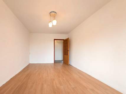Mieszkanie 52 m 2/3 pokoje 3 piętro Rynek balkon