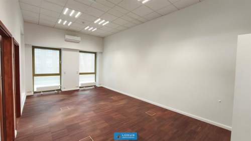 Biuro 77 m2, 3 pokoje, parking, klimatyzacja