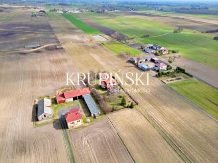 Dom z bardzo dużą działką. 2 garaże.