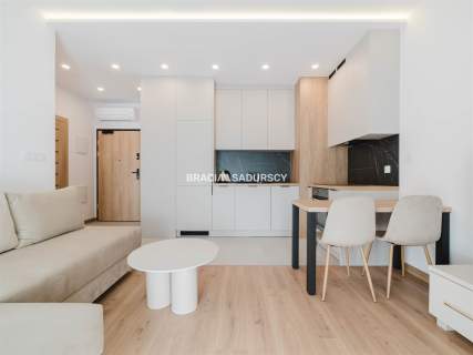 2 POK OK 35,4 M2 BLISKO CENTRUM Z DUŻYM BALKONEM