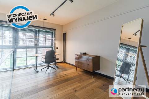 Dwupoziomowy apartament z ogrodem