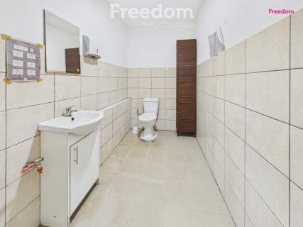 Na wynajem hala 1000m2 z pomieszczeniami biurowymi