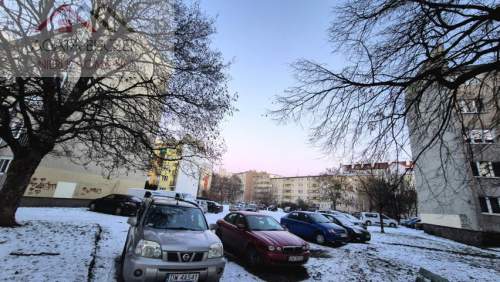 Kawalerka, osobna kuchnia, balkon, dobre miejsce