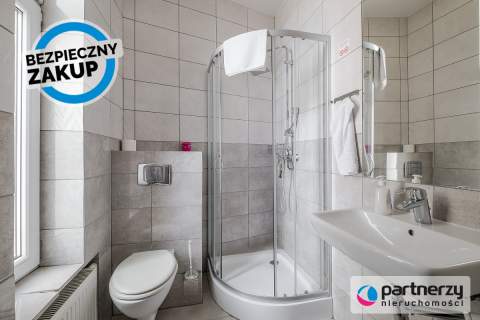 Działający, 11-pokojowy hostel w centrum miasta 