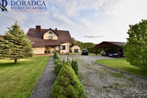 Ładny gotowy dom wraz z piekną dziąłką