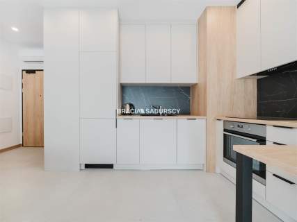 2 POK OK 35,4 M2 BLISKO CENTRUM Z DUŻYM BALKONEM