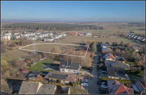 Teren rolniczy z rowem melioracyjnym, linia 220 kV i 110 kV