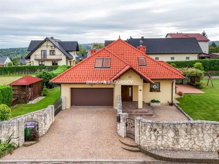Komfortowy dom pod Wieliczką na dużej działce