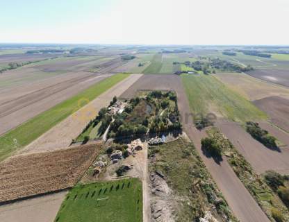 Ogromna przestrzeń z zielenią i stawem To tu
