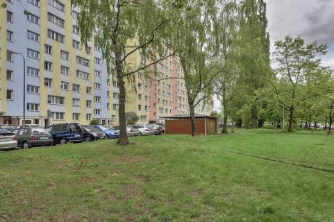 Cicha kawalerka w pobliżu stacji metra Balzaka 2.
