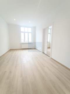 Lokal biurowy z balkonem w Centrum 