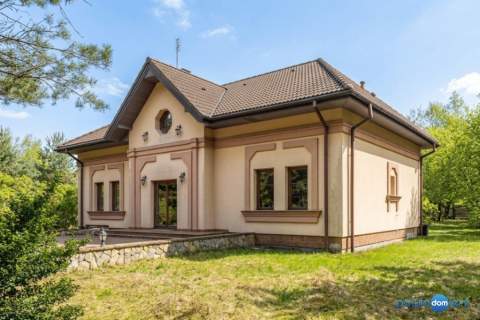 WYJĄTKOWY DWOREK na rozległej działce 1,1 ha 35 min od Warszawy