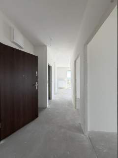 Apartament widokiem na rzekę i dużym tarasem