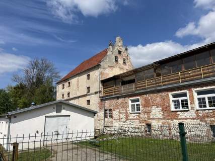 Budynek Spichlerza ul. 6 sierpnia w Puławach.
