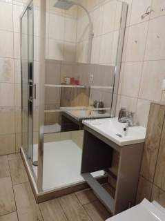 Sala weselna z zapleczem biurowo-mieszkalnym.