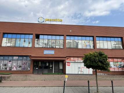 Market budowlano-przemysłowy w centrum Dęblina..