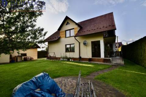Ładny gotowy dom wraz z piekną dziąłką
