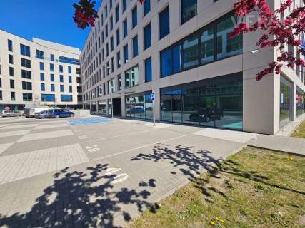 Narożny lokal z parkingiem Krakowska