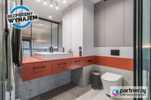 Dwupoziomowy apartament z ogrodem