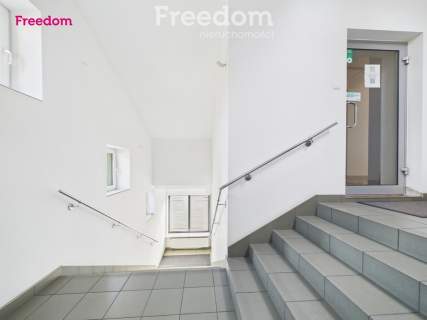Budynek handlowy z domem wolnostojącym - Legionowo
