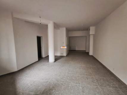 Lokal front do wynajęcia na Placu Getta
