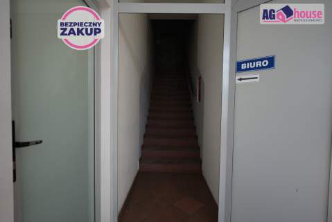 Przestronne biuro 133 m   7 pomieszczeń i parking