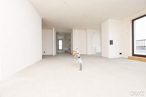 4 pokoje,3 m.postojowe,taras 40 m2,widok na Wawel