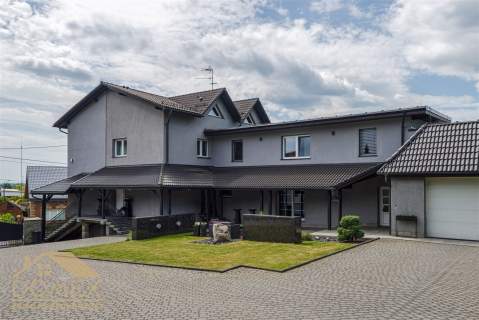 Luksusowy dom dla dwóch rodzin z działką 2199 m2
