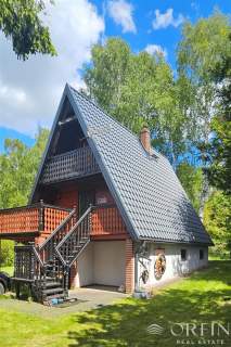 Dom letniskowy nad jeziorem na Kaszubach.