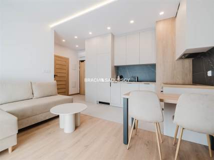 2 POK OK 35,4 M2 BLISKO CENTRUM Z DUŻYM BALKONEM
