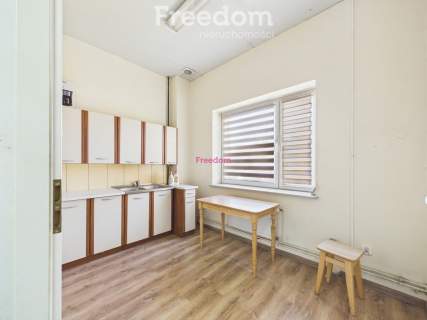 Kompleks Komercyjny 3430 m przy DK9