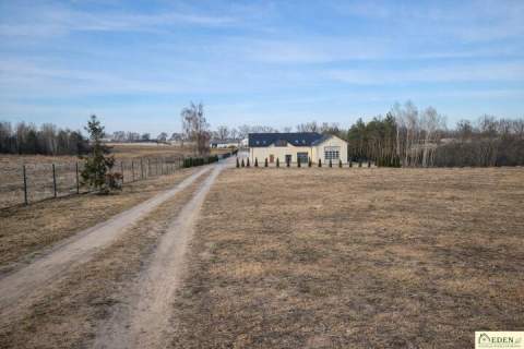 Budynki produkcyjno-usługowe 630 m2 1,02 ha działka - Ryki.